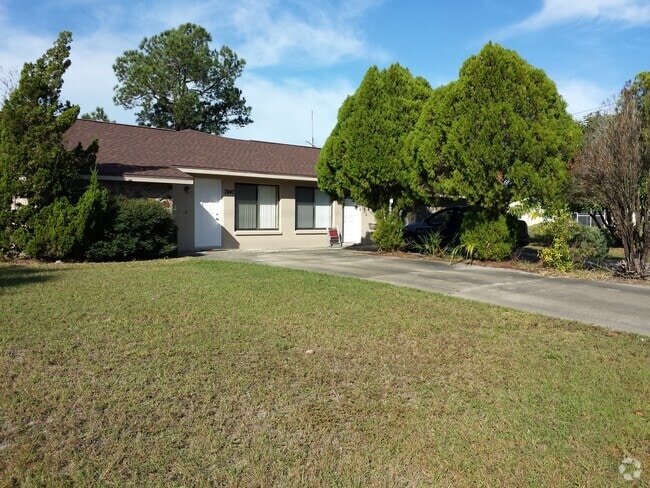 Building Photo - 7947 Pinehurst Dr
