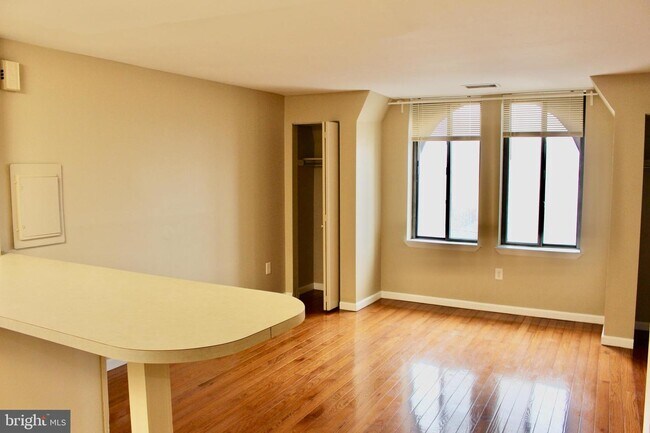 Foto del edificio - 1426 W Porter St