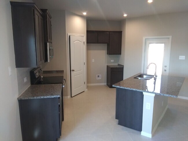 Building Photo - 2214 Mustard Cir