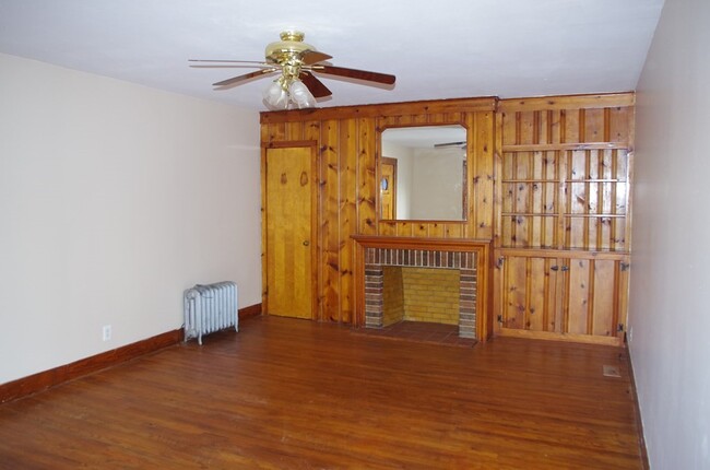 Building Photo - 124 Muzzy St
