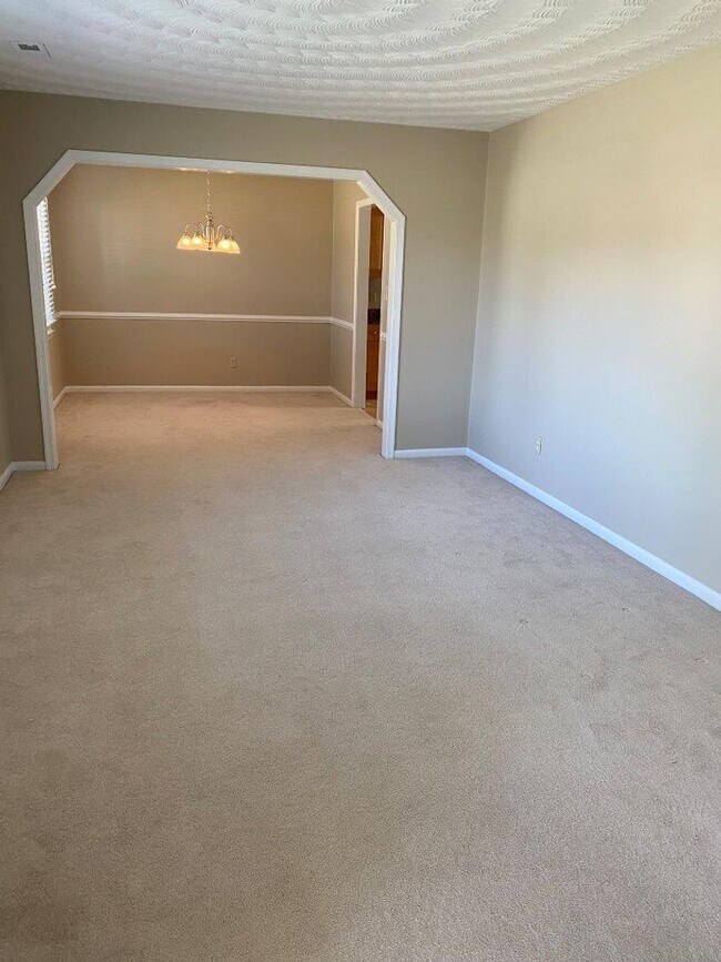 Building Photo - Spacious Ranch in Kempsville