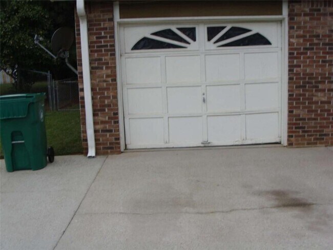 Building Photo - 3483 Fannin Dr