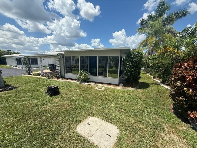 Foto del edificio - 8571 Pickwick Rd