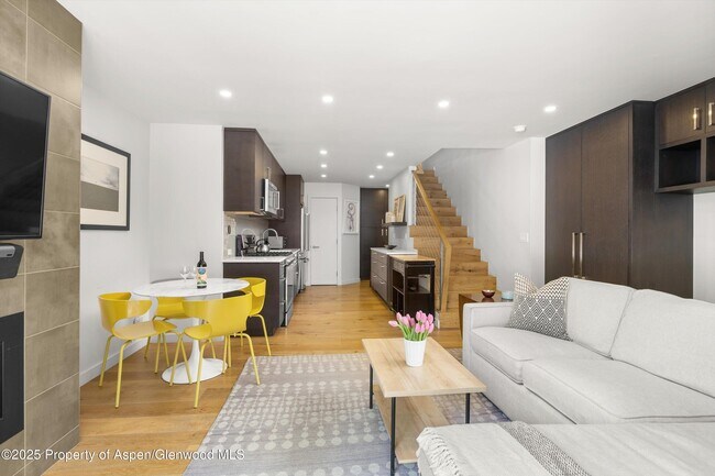 Foto del edificio - 250 S Original St