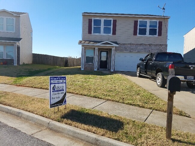 Building Photo - 3207 Avalon Lake Dr SW