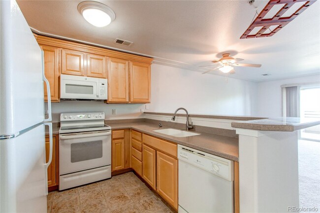 Foto del edificio - 13351 W Alameda Pkwy