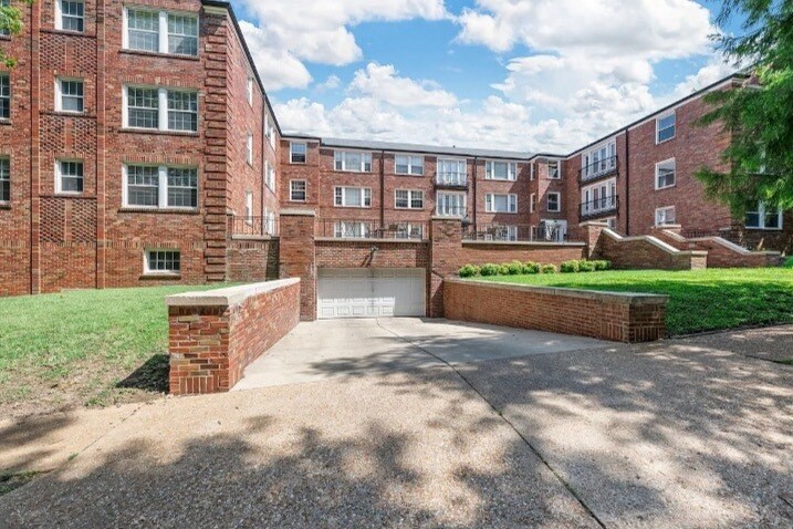 Foto del edificio - 7517-19 Oxford Dr