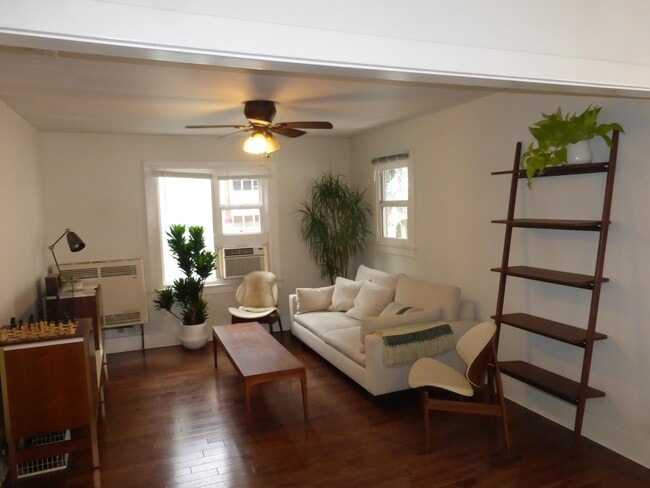 Living room - 1533 Maltman Ave