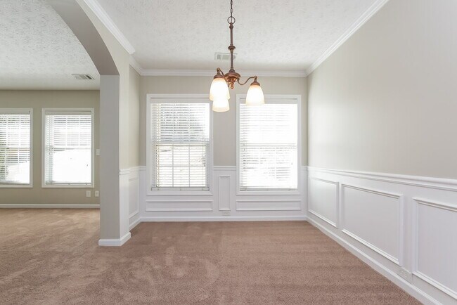 Building Photo - 303 Stone Valley Xin