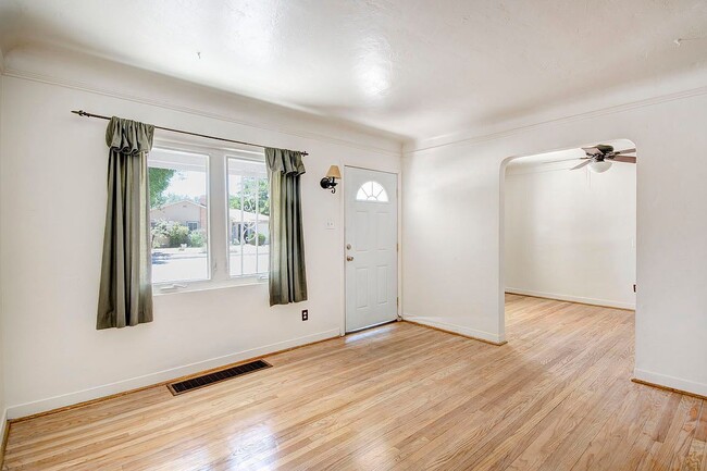 Building Photo - 3925 Mesa Verde Ave NE