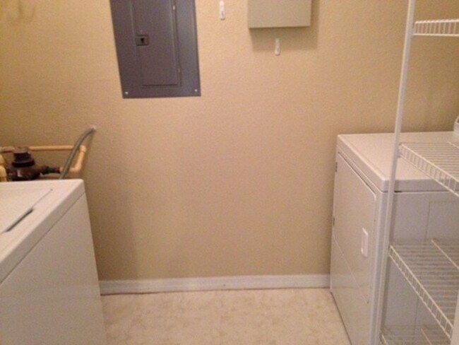Foto del edificio - 5521 Legacy Crescent Pl