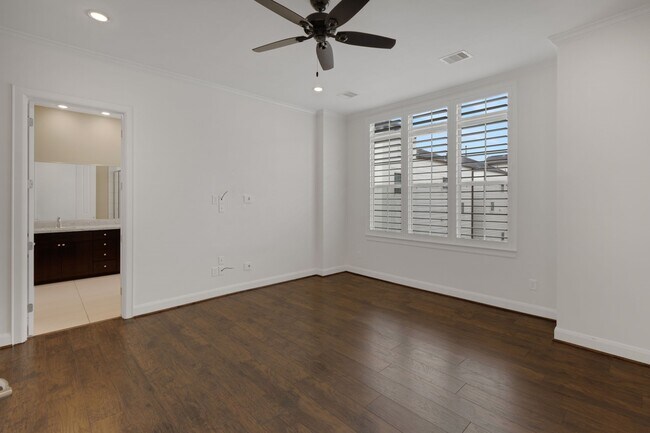 Foto del edificio - 1030 W 26th St