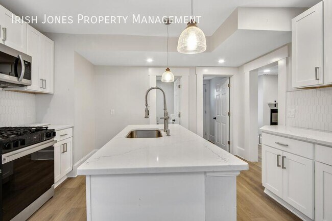 Building Photo - 48 Boyd St