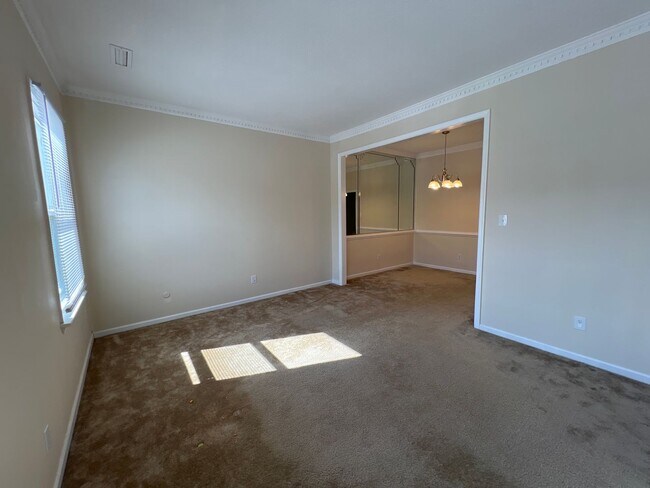 Photo - Spacious HOLLAND MEADOWS townhome