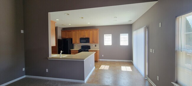 Building Photo - 7766 Parkside Dr