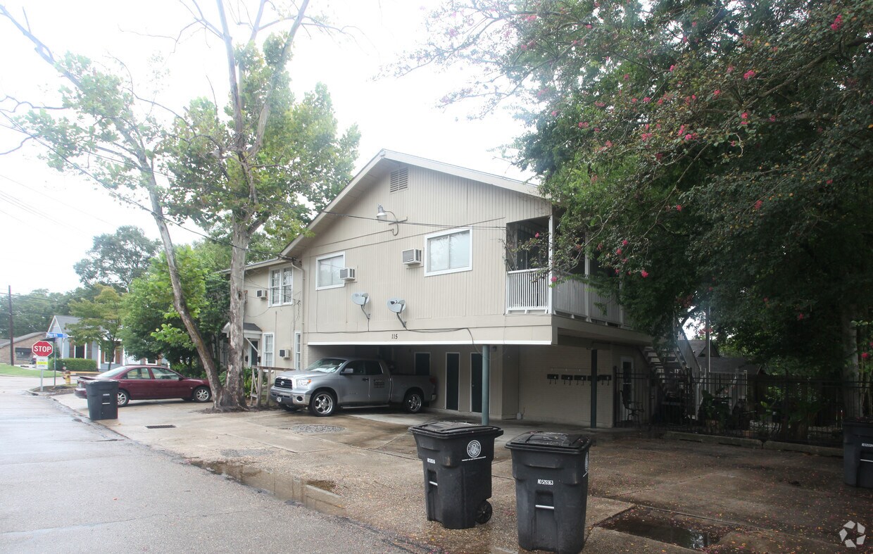 Building Photo - 115 S Leo St