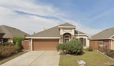 Building Photo - 4704 E Pelican Ave