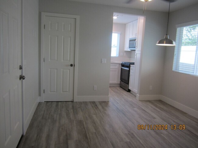 Foto del edificio - BRAND NEW 1 BEDROOM DOLL HOUSE!!