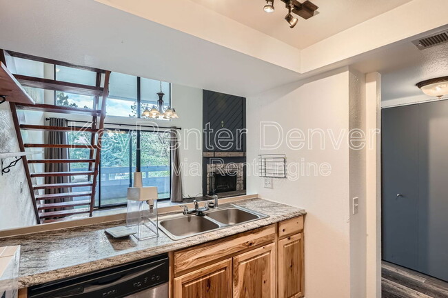 Building Photo - 13992 E Stanford Cir