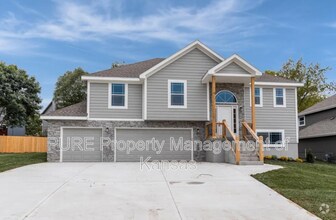 Building Photo - 4766 Lakecrest Dr