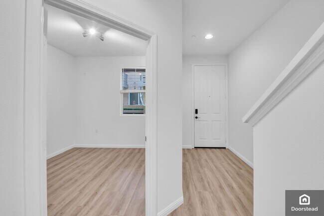 Building Photo - 365 S Glendora Ave
