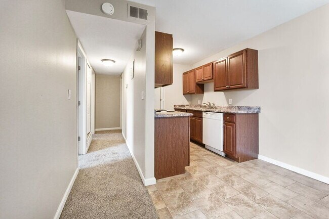 Foto del edificio - 23210 Huron River Dr