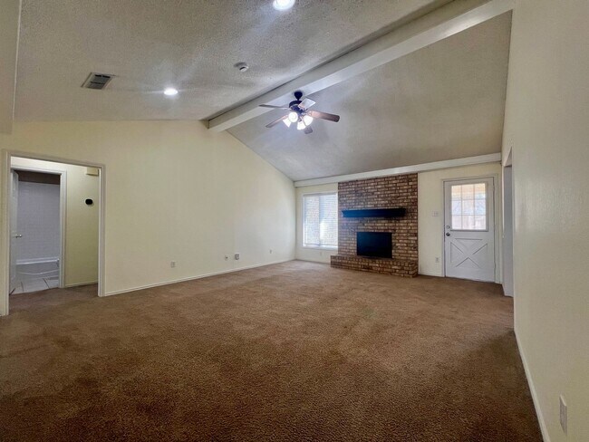 Building Photo - Charming 4 Bedroom in The Meadows