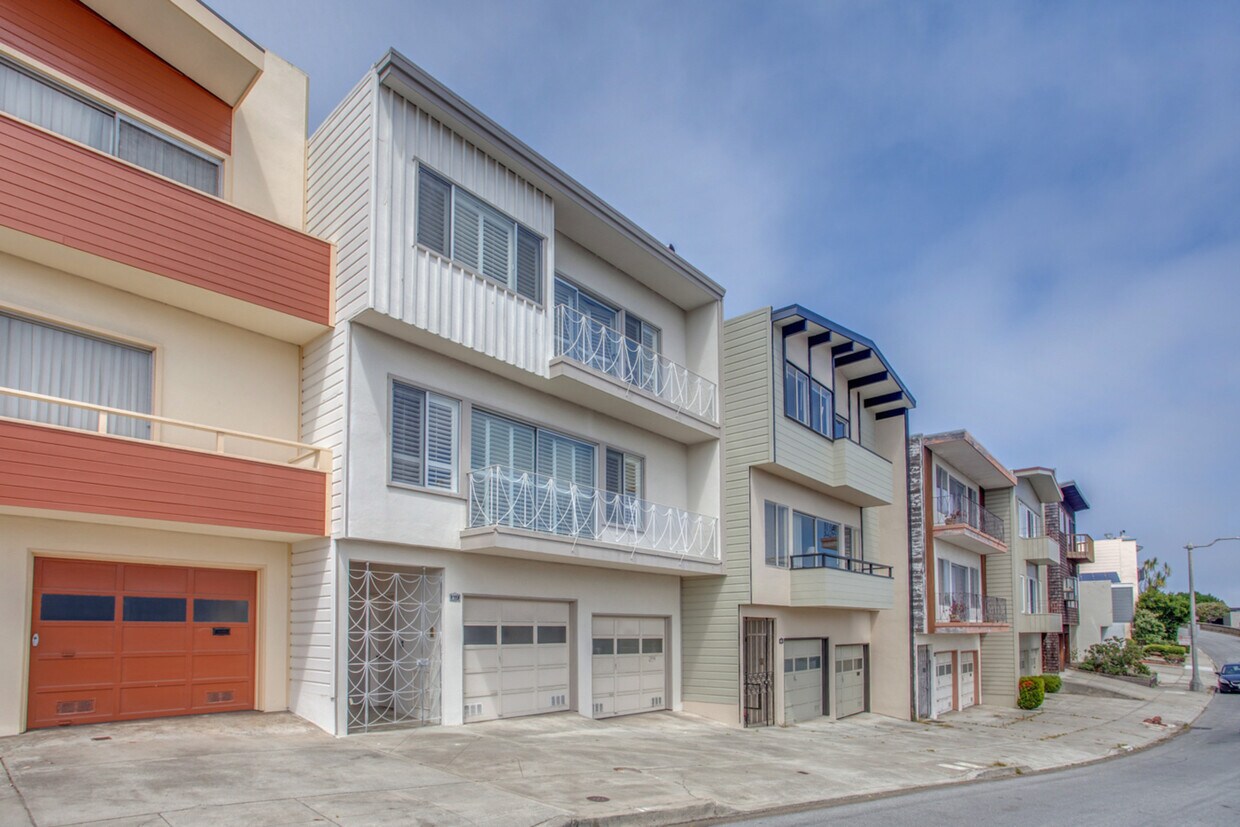 Front - 517 Ortega St