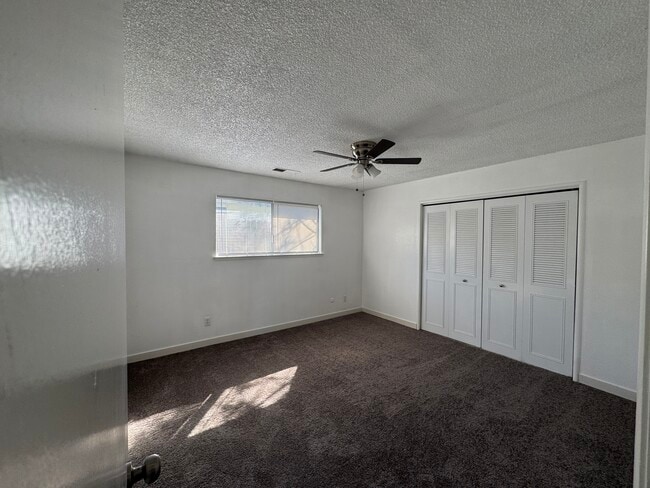 Building Photo - 211 W San Joaquin Ave