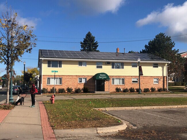 Manitou Apartments - 2207 6th St