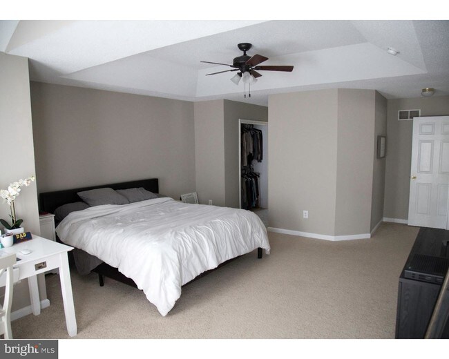 Building Photo - 31 Thornhill Dr