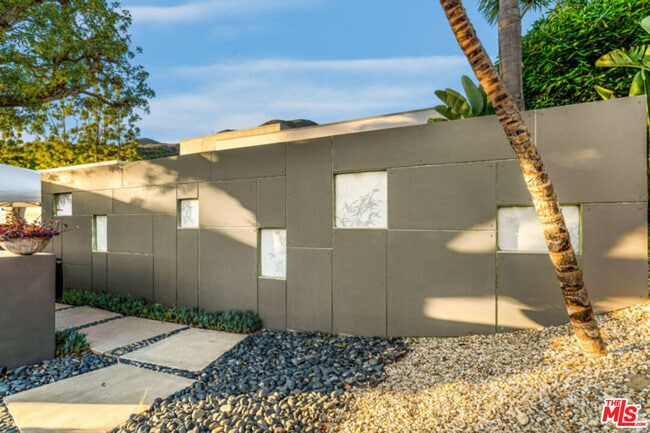 Foto del edificio - 18105 Sandy Cape Dr