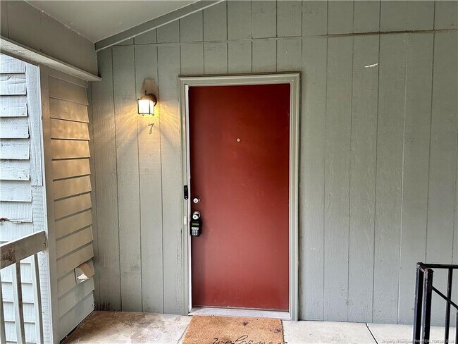 Foto del edificio - 1849 Tryon Dr