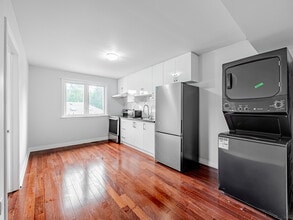Building Photo - 122 Maybourne Ave