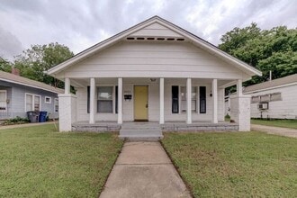 Building Photo - 2523 E 7th St