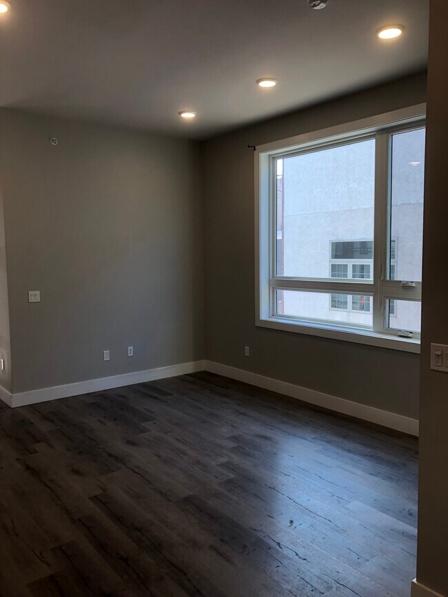 Living Room - 907 Leland St