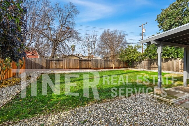 Foto del edificio - 1309 Shadowglen Rd