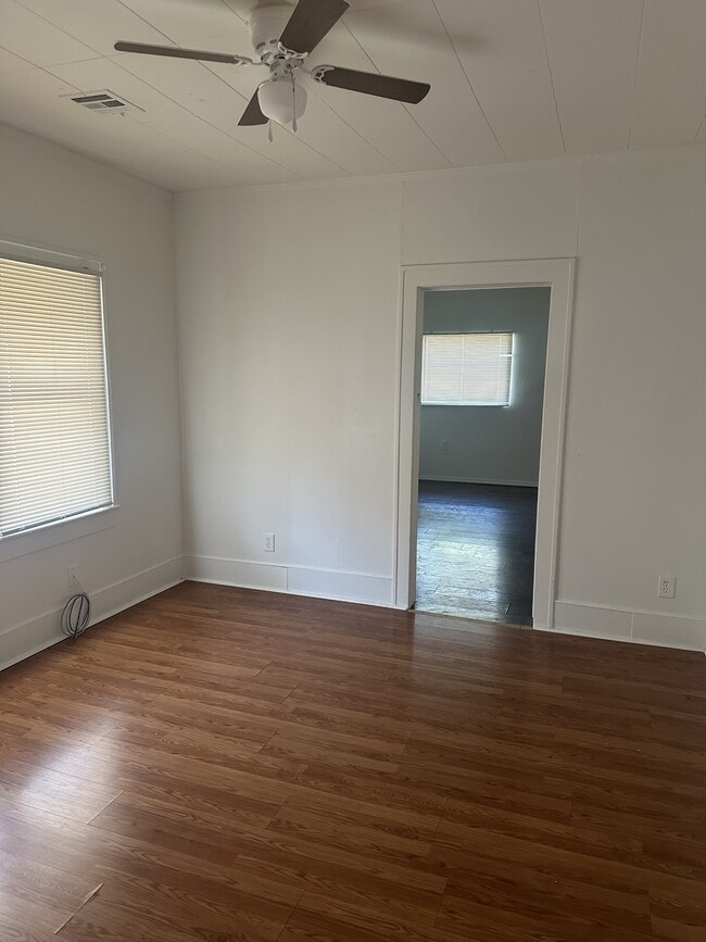 Foto del edificio - 926 E 7th St