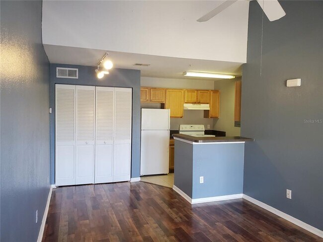 Building Photo - 9149 Lee Vista Blvd
