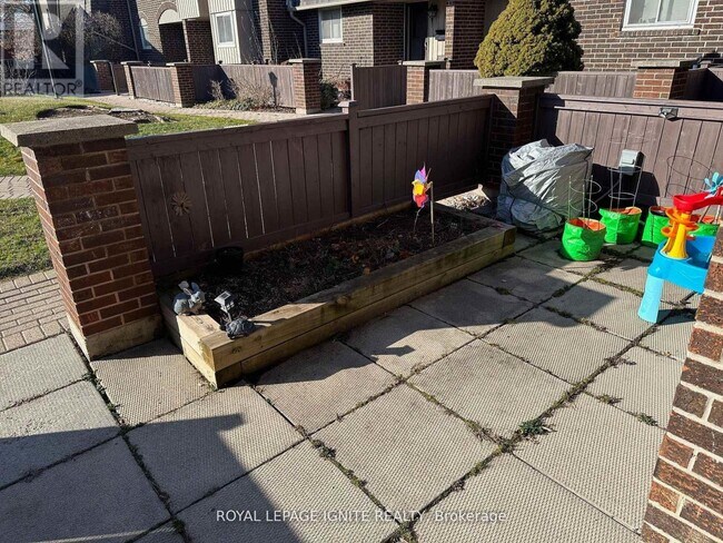 Photo du bâtiment - 1302 Guelph Line