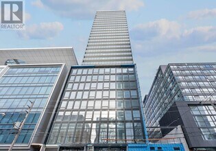 Building Photo - 284 King St E