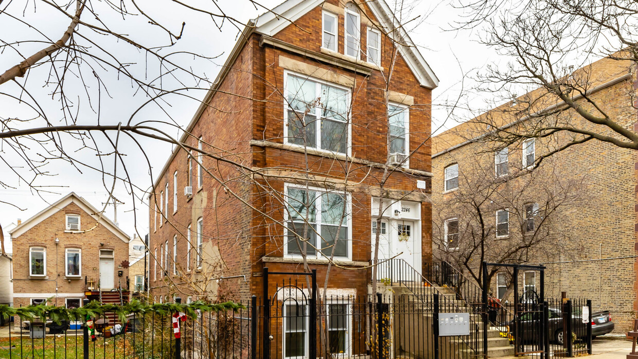 Foto principal - 2246 S Whipple St