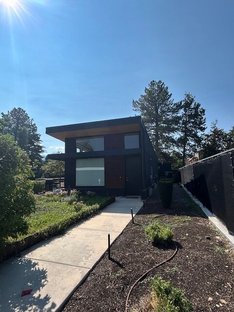 Building Photo - 2044 E Hedgewood Ct