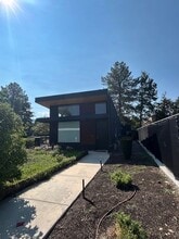 Building Photo - 2044 E Hedgewood Ct