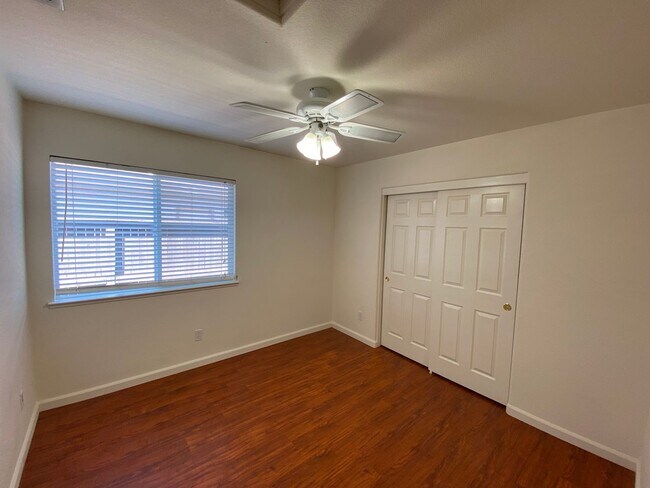 Foto del edificio - Beautiful 5 Bedroom Home