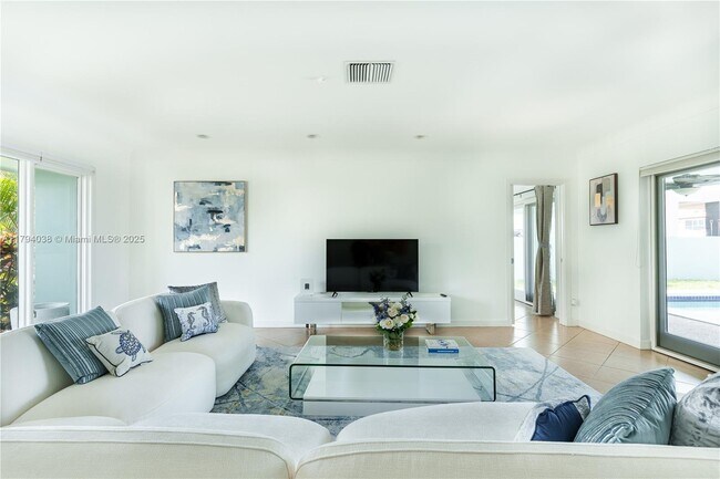 Foto del edificio - 3080 NE 43rd St