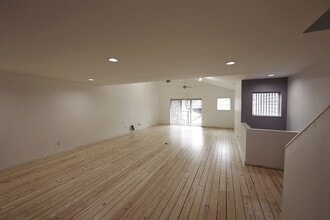 Building Photo - 702 Ruthven St