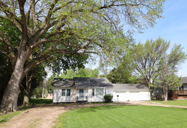 Building Photo - 214 S Shady Bend Rd