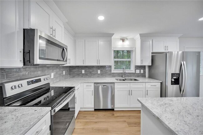 Building Photo - 4177 Sutton Ct