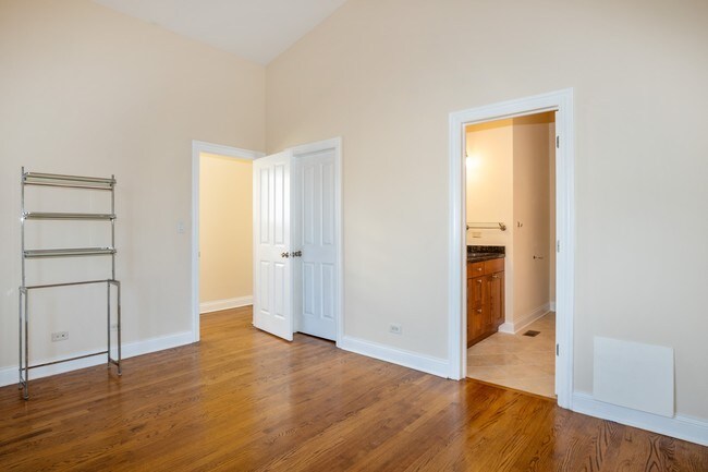 Building Photo - 4211 S Vincennes Ave